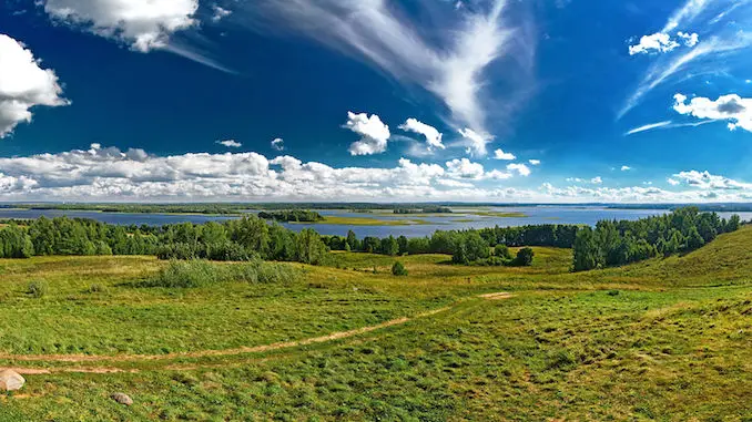 travel photo of Strusta Lake in the Vitebsk Region to inspire Belarusian language students